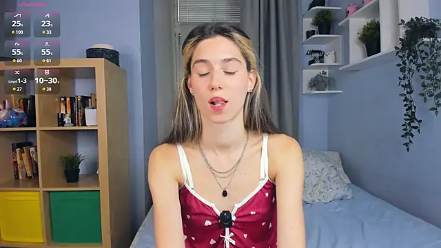 Snapshot of AntonettaTarring chatting on 10.10.25 AntonettaTarring online show from 10.10.25