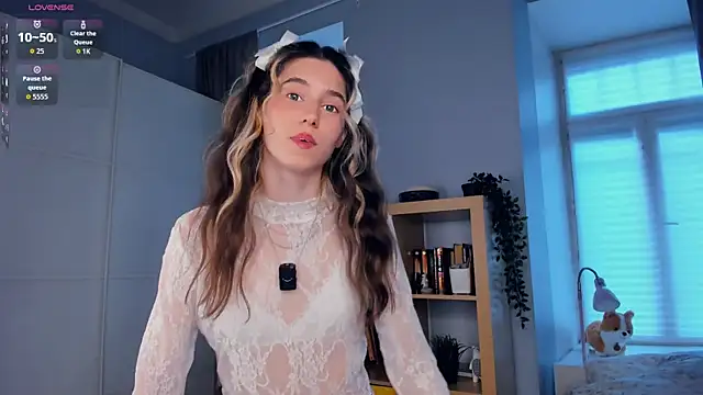 Snapshot of AntonettaTarring chatting on 11.19.25 AntonettaTarring online show from 11.19.25