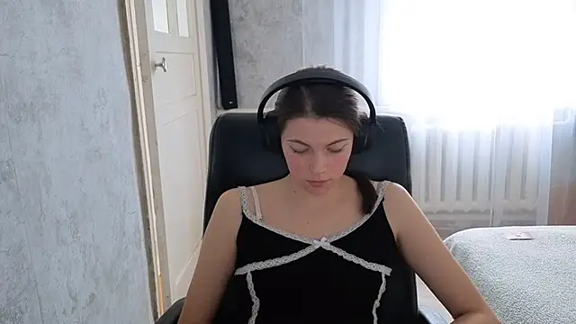 CutieAnny online show from 11.07.25