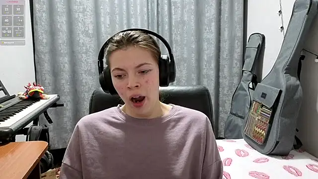 CutieAnny online show from 04.15.26