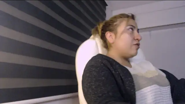 Snapshot of Sharonmendez chatting on 10.28.25 Sharonmendez online show from 10.28.25