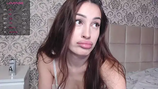 Snapshot of Luna_Sax chatting on 10.15.25 Luna Sax online show from 10.15.25