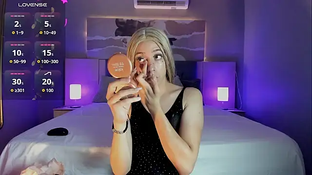 Snapshot of Isabella_glam chatting on 10.07.25 Isabella glam online show from 10.07.25