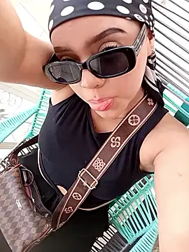 Snapshot of tony_and_katy chatting on 01.08.26 tony and katy online show from 01.08.26