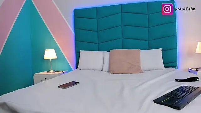  mia foxx online show from 09.10.25