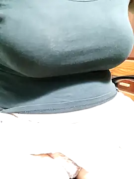 Snapshot of Tasu774 chatting on 09.24.25 Tasu774 online show from 09.24.25