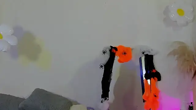 Naomi Flame online show from 10.28.25