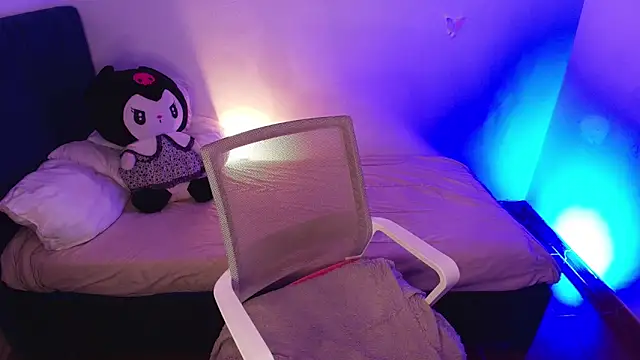 Snapshot of annie-russel chatting on 02.04.26 annie-russel online show from 02.04.26