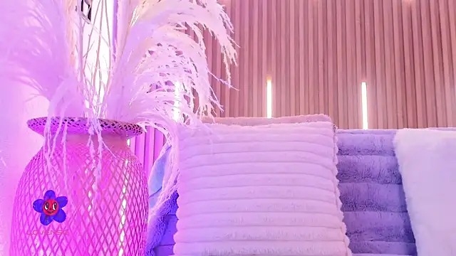 ArianaSantana online show from 11.14.25