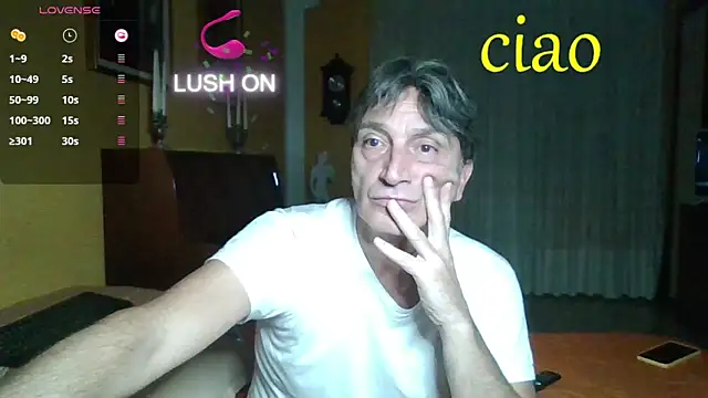 Snapshot of lattediyak chatting on 10.30.25 lattediyak online show from 10.30.25
