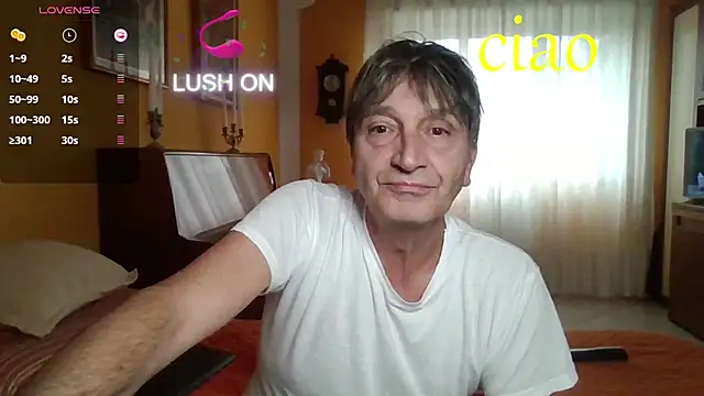 Snapshot of lattediyak chatting on 10.30.25 lattediyak online show from 10.30.25