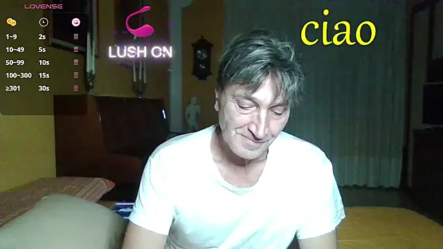 Snapshot of lattediyak chatting on 11.13.25 lattediyak online show from 11.13.25