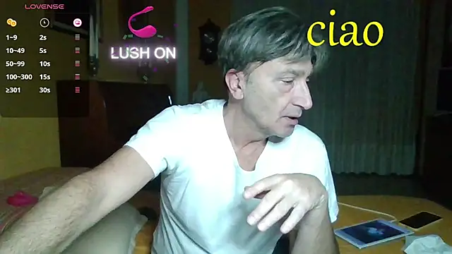 Snapshot of lattediyak chatting on 11.15.25 lattediyak online show from 11.15.25