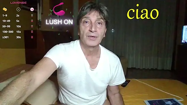 Snapshot of lattediyak chatting on 11.16.25 lattediyak online show from 11.16.25