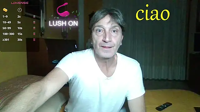 Snapshot of lattediyak chatting on 11.19.25 lattediyak online show from 11.19.25