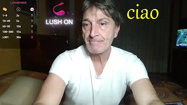 Snapshot of lattediyak chatting on 11.30.25 lattediyak online show from 11.30.25