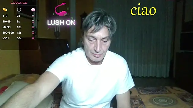 Snapshot of lattediyak chatting on 12.16.25 lattediyak online show from 12.16.25