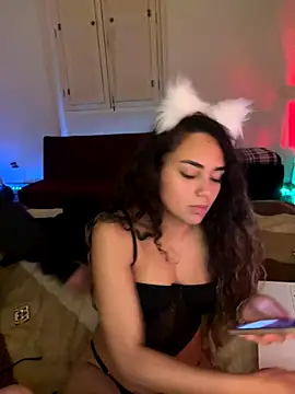 Snapshot of SereiaS chatting on 09.23.25 SereiaS online show from 09.23.25