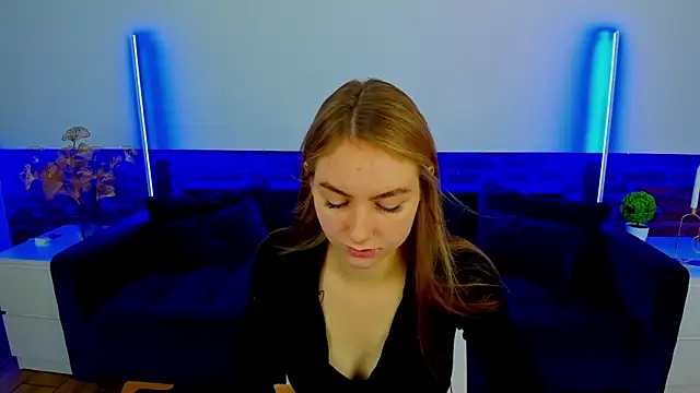 MilaAddams online show from 11.04.25