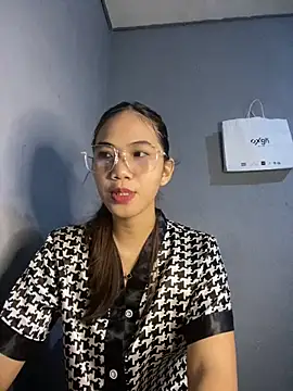 Snapshot of Shy_SexyLady chatting on 05.23.26 Shy SexyLady online show from 05.23.26