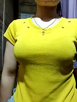 Snapshot of LucyyLy chatting on 10.01.25 LucyyLy online show from 10.01.25