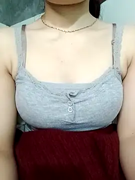 Snapshot of LucyyLy chatting on 11.17.25 LucyyLy online show from 11.17.25