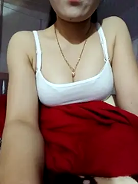 Snapshot of LucyyLy chatting on 11.20.25 LucyyLy online show from 11.20.25