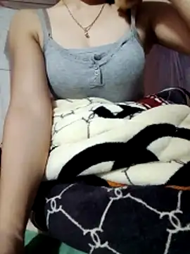 Snapshot of LucyyLy chatting on 11.24.25 LucyyLy online show from 11.24.25