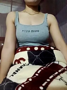 Snapshot of LucyyLy chatting on 11.26.25 LucyyLy online show from 11.26.25