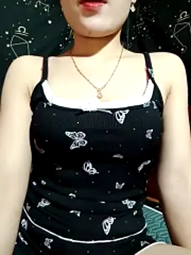 Snapshot of LucyyLy chatting on 11.29.25 LucyyLy online show from 11.29.25