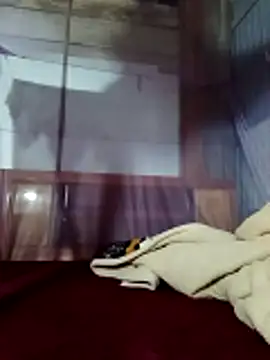 Snapshot of LucyyLy chatting on 12.04.25 LucyyLy online show from 12.04.25