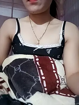 Snapshot of LucyyLy chatting on 12.16.25 LucyyLy online show from 12.16.25