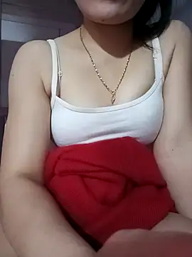 Snapshot of LucyyLy chatting on 12.17.25 LucyyLy online show from 12.17.25