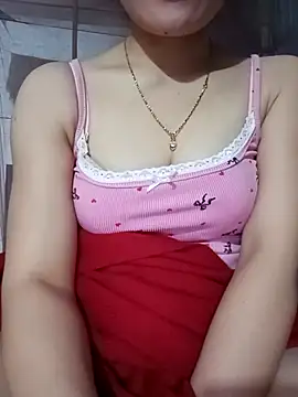 Snapshot of LucyyLy chatting on 12.18.25 LucyyLy online show from 12.18.25