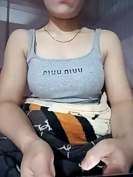 Snapshot of LucyyLy chatting on 12.19.25 LucyyLy online show from 12.19.25