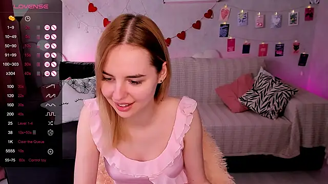 Snapshot of LillianShine chatting on 05.15.26 LillianShine online show from 05.15.26