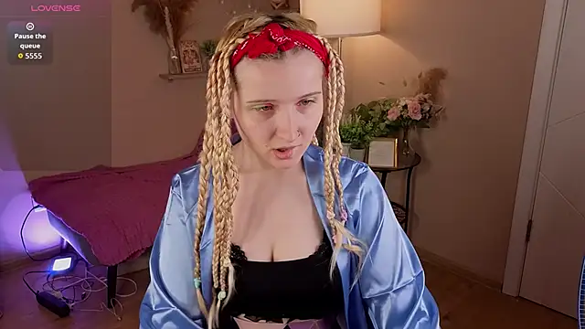 Milana Key online show from 12.04.25