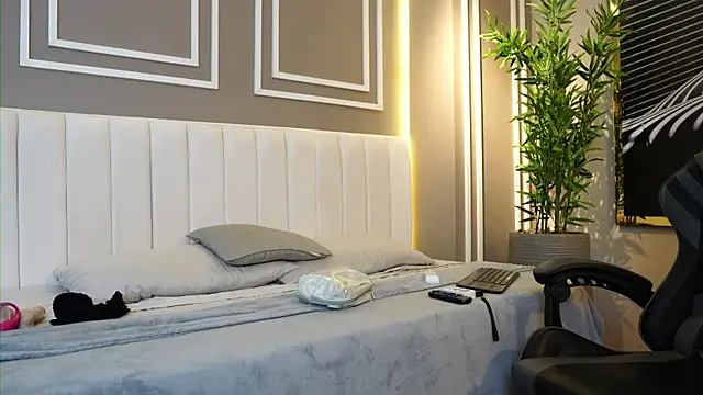 Tayler Kim online show from 11.12.25