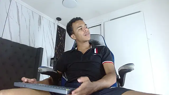 aston xvera online show from 11.02.25