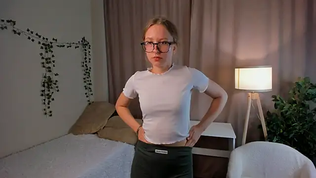 Snapshot of CherylPortilla chatting on 09.09.25 CherylPortilla online show from 09.09.25