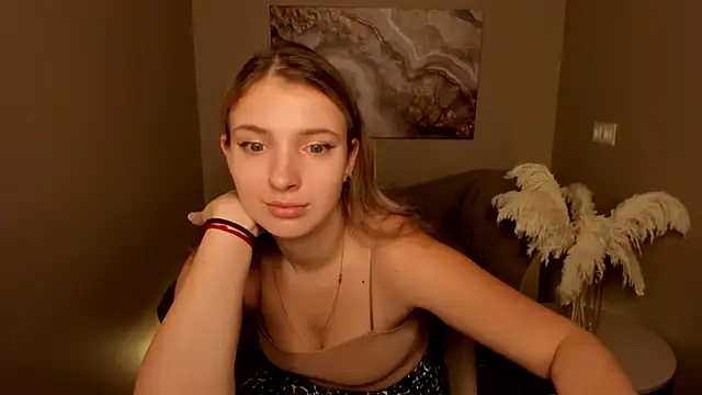 Snapshot of MilinaMorris chatting on 09.25.25 MilinaMorris online show from 09.25.25