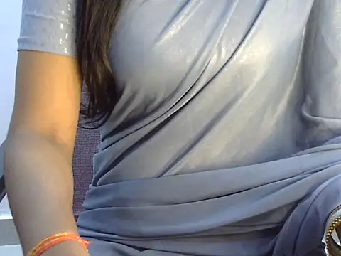 Snapshot of Hott_Noor chatting on 10.19.25 Hott Noor online show from 10.19.25
