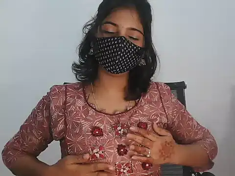 Snapshot of Hott_Noor chatting on 10.23.25 Hott Noor online show from 10.23.25