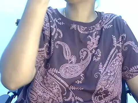 Snapshot of Hott_Noor chatting on 10.24.25 Hott Noor online show from 10.24.25
