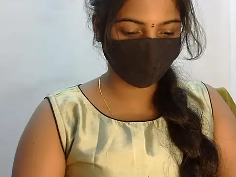 Snapshot of Hott_Noor chatting on 10.26.25 Hott Noor online show from 10.26.25