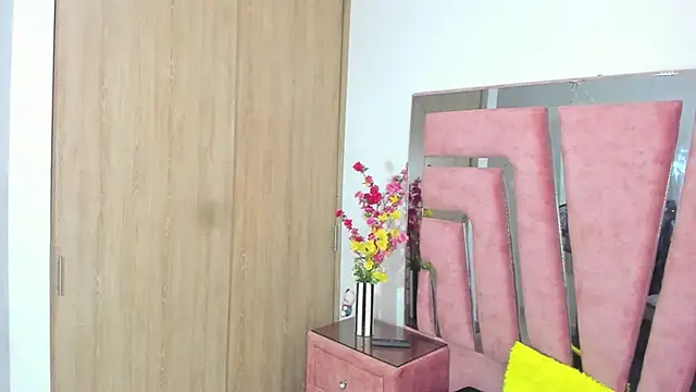 Snapshot of MaraKarly chatting on 10.17.25 MaraKarly online show from 10.17.25