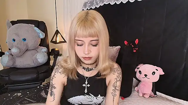 Snapshot of IvyBelle_ chatting on 04.27.26 IvyBelle online show from 04.27.26
