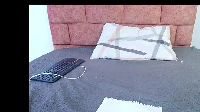 Snapshot of Brunette_Messy1 chatting on 10.04.25 Brunette Messy1 online show from 10.04.25