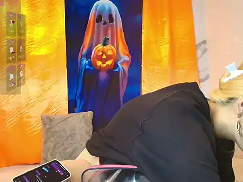 Snapshot of megganfoxxy chatting on 10.20.25 megganfoxxy online show from 10.20.25