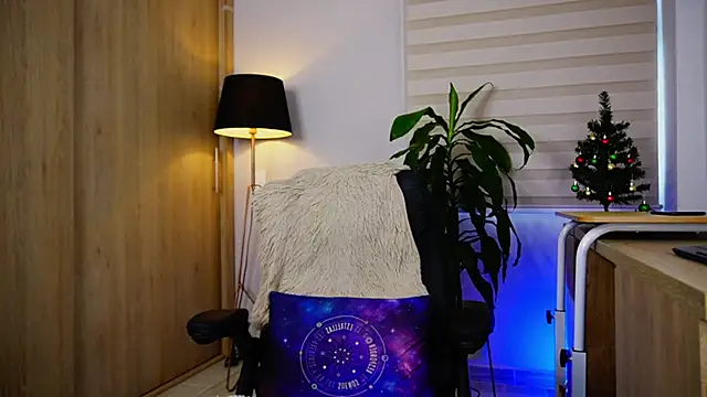 Erick Thompsonx online show from 12.04.25